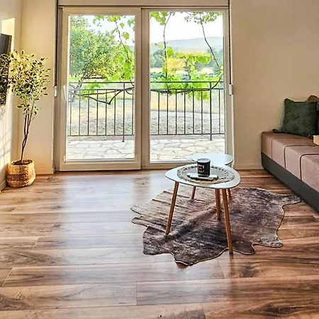 Amazing In With Private Swimming Pool, Be Inside Or Outside *
