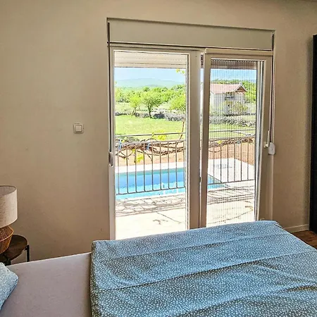 Amazing In With Private Swimming Pool, Be Inside Or Outside *