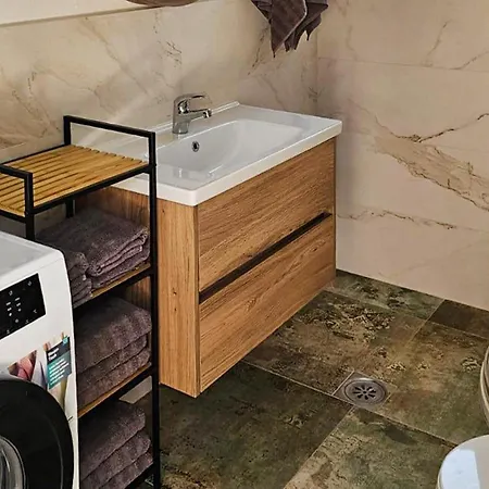 Awesome Home In Ervenik בית נופש Ervenik